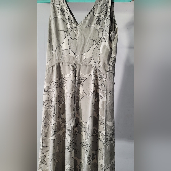 Kensie 100% Silk Floral silver dress - Picture 3 of 6